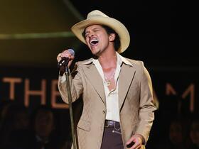 Bruno Mars with Leon Thomas and DJ Pee .Wee